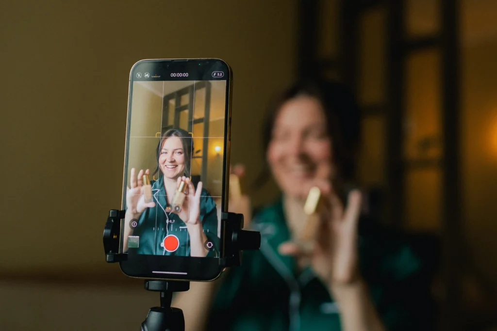 TikTok lanza programa global para creadores de noticias e impulsa la información de calidad en 2025