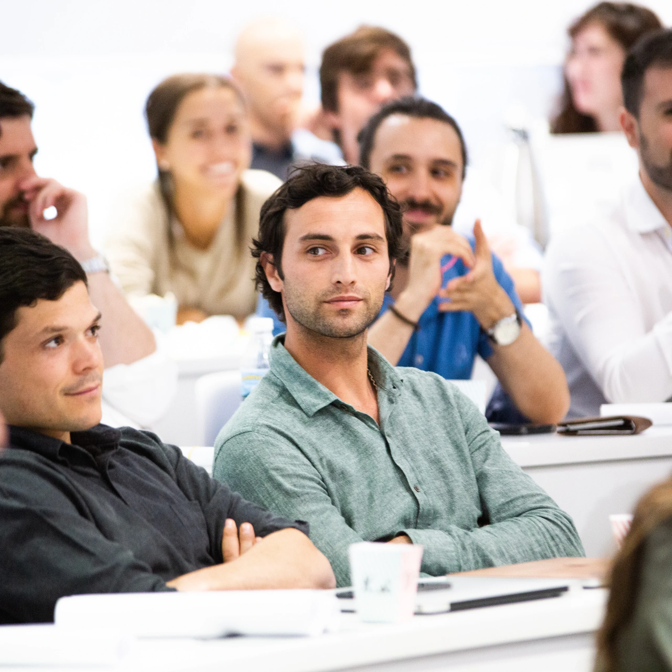 MIB, DMBA o MDA: qué programa encaja mejor con tu perfil profesional